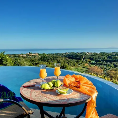 Villa Skala Sleeps 4 Pool Air Con Wifi *