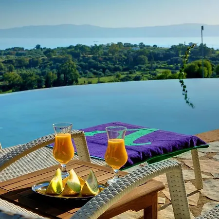 Villa Skala Sleeps 4 Pool Air Con Wifi