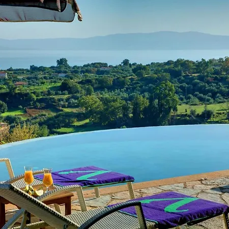 Villa Skala Sleeps 4 Pool Air Con Wifi *